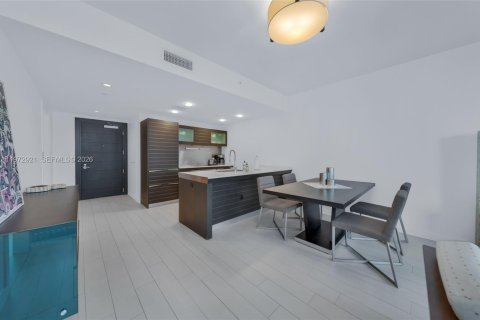 Condominio en venta en Miami, Florida, 1 dormitorio, 76.37 m2 № 2033186 - foto 5