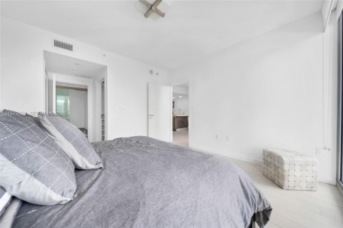 Condominio en venta en Miami, Florida, 1 dormitorio, 76.37 m2 № 2033186 - foto 17