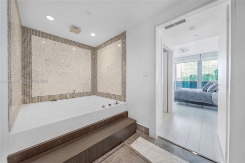 Condominio en venta en Miami, Florida, 1 dormitorio, 76.37 m2 № 2033186 - foto 21