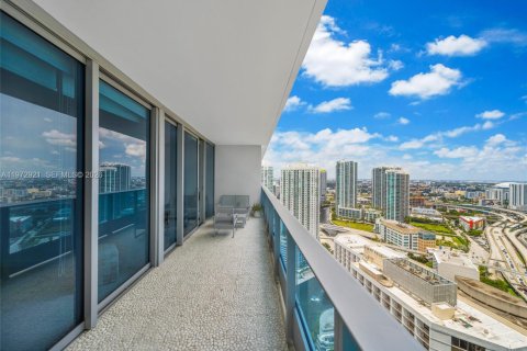Condominio en venta en Miami, Florida, 1 dormitorio, 76.37 m2 № 2033186 - foto 24