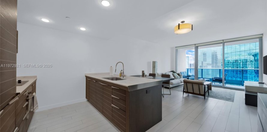 Condominio en Miami, Florida, 1 dormitorio № 2033186