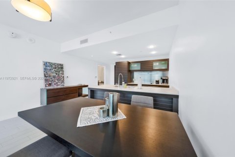 Condominio en venta en Miami, Florida, 1 dormitorio, 76.37 m2 № 2033186 - foto 7