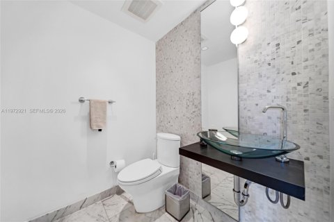 Condominio en venta en Miami, Florida, 1 dormitorio, 76.37 m2 № 2033186 - foto 12