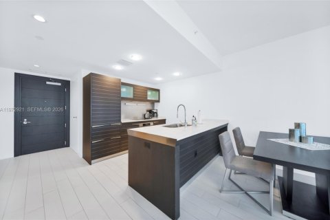 Condominio en venta en Miami, Florida, 1 dormitorio, 76.37 m2 № 2033186 - foto 2