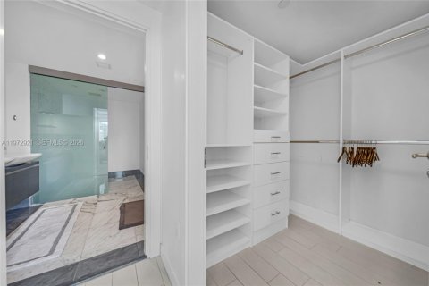 Condominio en venta en Miami, Florida, 1 dormitorio, 76.37 m2 № 2033186 - foto 18