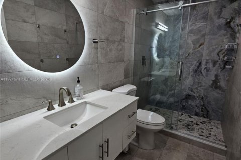 Снять в аренду виллу или дом в Дирфилд-Бич, Флорида 3 спальни, 157.93м2, № 1983840 - фото 16