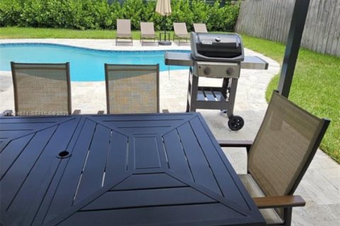 Снять в аренду виллу или дом в Дирфилд-Бич, Флорида 3 спальни, 157.93м2, № 1983840 - фото 20