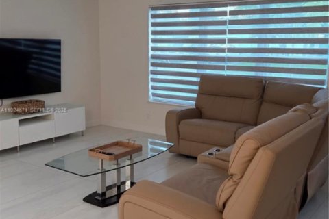 Снять в аренду виллу или дом в Дирфилд-Бич, Флорида 3 спальни, 157.93м2, № 1983840 - фото 11