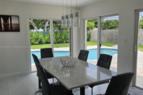 Снять в аренду виллу или дом в Дирфилд-Бич, Флорида 3 спальни, 157.93м2, № 1983840 - фото 7