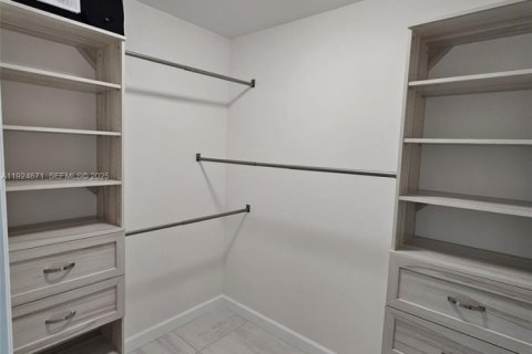 Снять в аренду виллу или дом в Дирфилд-Бич, Флорида 3 спальни, 157.93м2, № 1983840 - фото 17