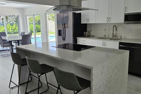 Снять в аренду виллу или дом в Дирфилд-Бич, Флорида 3 спальни, 157.93м2, № 1983840 - фото 4