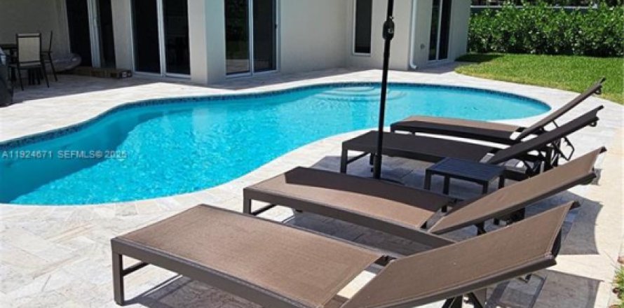 Дом в Дирфилд-Бич, Флорида 3 спальни, 157.93м2 № 1983840