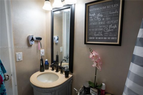 Купить таунхаус в Майами-Лейкс, Флорида 3 спальни, 134.71м2, № 2049758 - фото 23