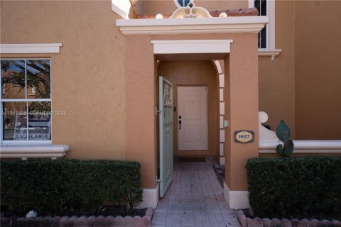 Купить таунхаус в Майами-Лейкс, Флорида 3 спальни, 134.71м2, № 2049758 - фото 4