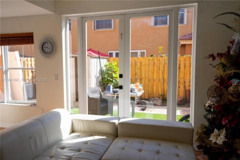 Купить таунхаус в Майами-Лейкс, Флорида 3 спальни, 134.71м2, № 2049758 - фото 13