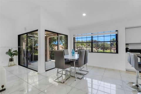 Townhouse in Coral Springs, Florida 3 bedrooms, 148.64 sq.m. № 1890947 - photo 7