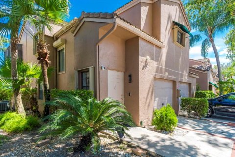 Townhouse in Coral Springs, Florida 3 bedrooms, 148.64 sq.m. № 1890947 - photo 24