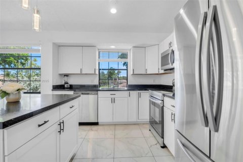 Townhouse in Coral Springs, Florida 3 bedrooms, 148.64 sq.m. № 1890947 - photo 11