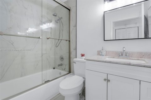 Townhouse in Coral Springs, Florida 3 bedrooms, 148.64 sq.m. № 1890947 - photo 16