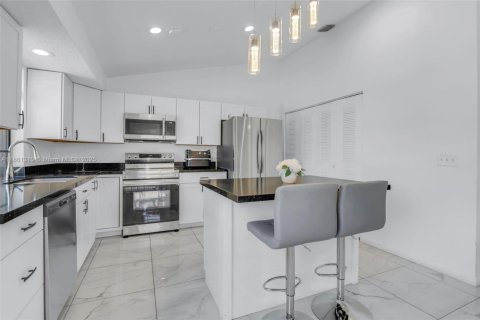 Townhouse in Coral Springs, Florida 3 bedrooms, 148.64 sq.m. № 1890947 - photo 9