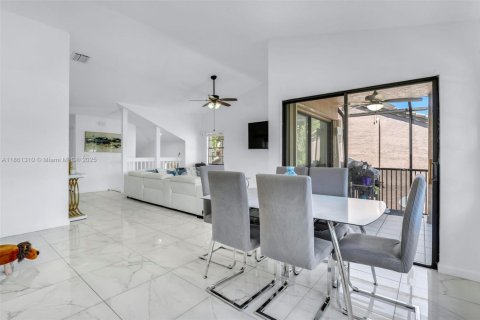 Townhouse in Coral Springs, Florida 3 bedrooms, 148.64 sq.m. № 1890947 - photo 12