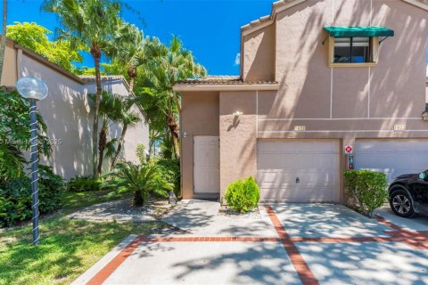 Townhouse in Coral Springs, Florida 3 bedrooms, 148.64 sq.m. № 1890947 - photo 1