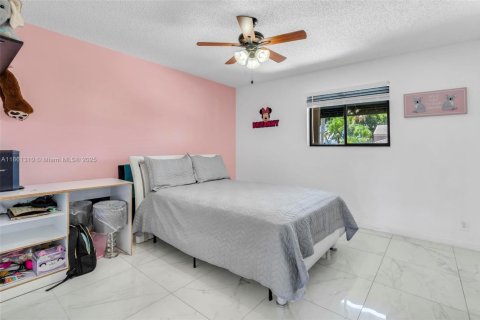 Townhouse in Coral Springs, Florida 3 bedrooms, 148.64 sq.m. № 1890947 - photo 17