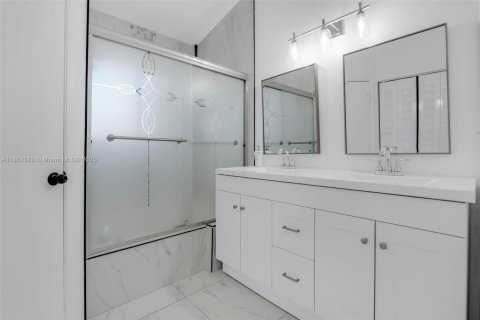Townhouse in Coral Springs, Florida 3 bedrooms, 148.64 sq.m. № 1890947 - photo 15