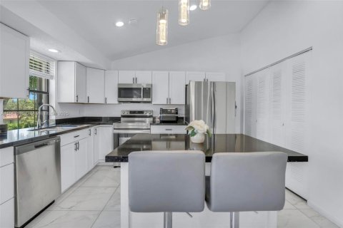 Townhouse in Coral Springs, Florida 3 bedrooms, 148.64 sq.m. № 1890947 - photo 10