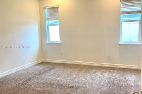 Villa ou maison à louer à Orlando, Floride: 4 chambres, 201.6 m2 № 1985889 - photo 10