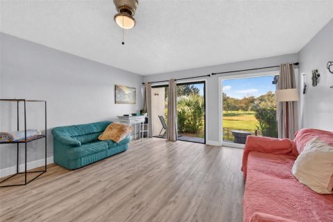 Condo in New Smyrna Beach, Florida, 2 bedrooms № 2391541 - photo 21