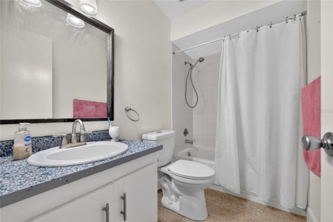 Condo in New Smyrna Beach, Florida, 2 bedrooms № 2391541 - photo 27
