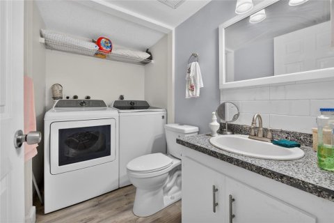 Condo in New Smyrna Beach, Florida, 2 bedrooms № 2391541 - photo 15