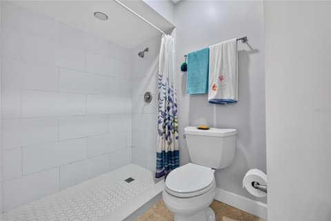 Condo in New Smyrna Beach, Florida, 2 bedrooms № 2391541 - photo 29