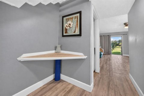 Condo in New Smyrna Beach, Florida, 2 bedrooms № 2391541 - photo 19