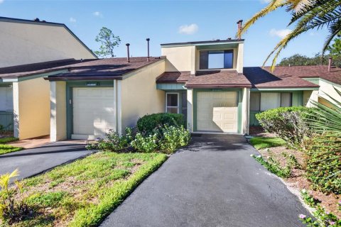 Condo in New Smyrna Beach, Florida, 2 bedrooms № 2391541 - photo 12