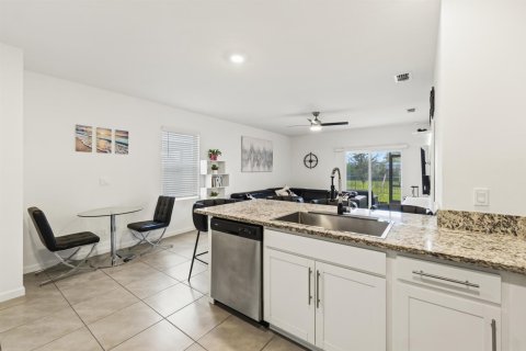 House in Port St. Lucie, Florida 3 bedrooms, 139.73 sq.m. № 2432898 - photo 11