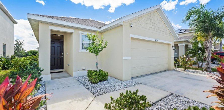 House in Port St. Lucie, Florida 3 bedrooms, 139.73 sq.m. № 2432898