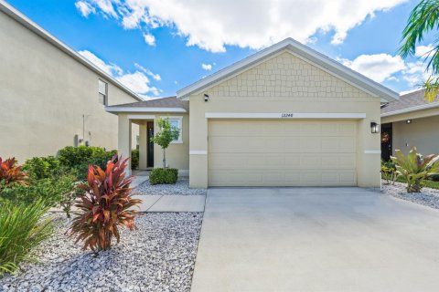 House in Port St. Lucie, Florida 3 bedrooms, 139.73 sq.m. № 2432898 - photo 2