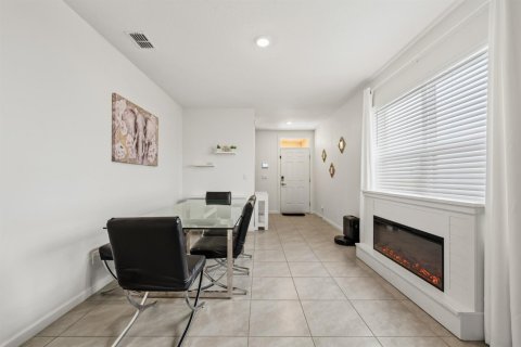 House in Port St. Lucie, Florida 3 bedrooms, 139.73 sq.m. № 2432898 - photo 3