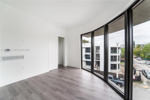 Apartamento en alquiler en Miami, Florida № 2010449 - foto 4