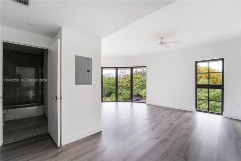 Apartamento en alquiler en Miami, Florida № 2010449 - foto 5