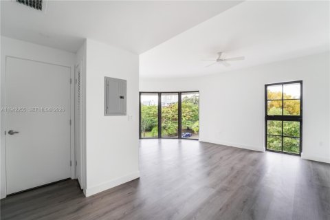 Apartamento en alquiler en Miami, Florida № 2010449 - foto 7