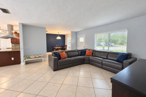 Villa ou maison à vendre à Miami, Floride: 3 chambres, 125.6 m2 № 2409125 - photo 14