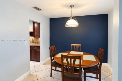 Villa ou maison à vendre à Miami, Floride: 3 chambres, 125.6 m2 № 2409125 - photo 17
