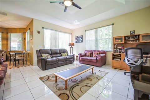 Villa ou maison à louer à Cooper City, Floride: 5 chambres, 284.84 m2 № 1790984 - photo 21