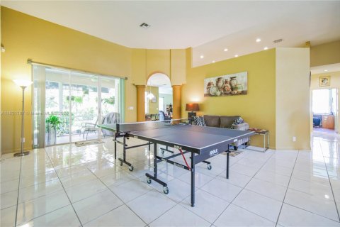 Villa ou maison à louer à Cooper City, Floride: 5 chambres, 284.84 m2 № 1790984 - photo 5