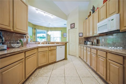 Villa ou maison à louer à Cooper City, Floride: 5 chambres, 284.84 m2 № 1790984 - photo 17