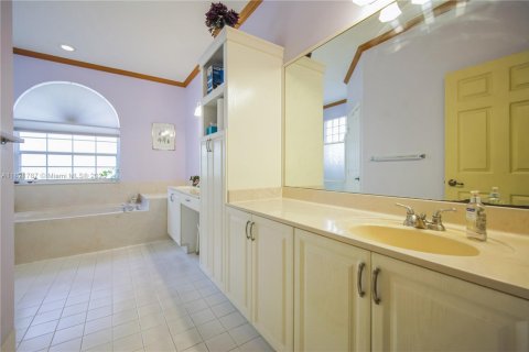 Villa ou maison à louer à Cooper City, Floride: 5 chambres, 284.84 m2 № 1790984 - photo 12