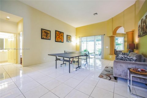 Villa ou maison à louer à Cooper City, Floride: 5 chambres, 284.84 m2 № 1790984 - photo 4